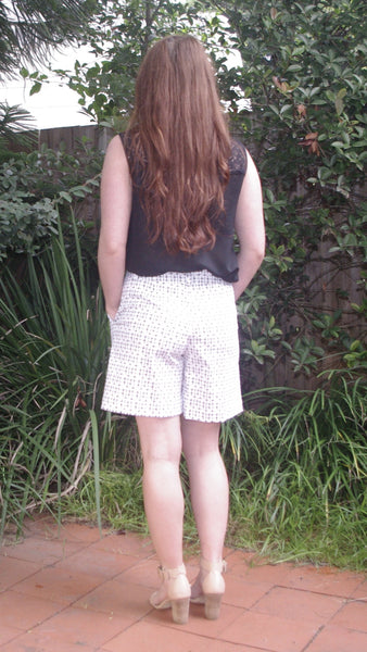 Abygail black and white starburst print shorts