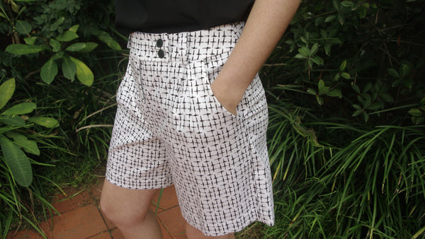 Abygail black and white starburst print shorts